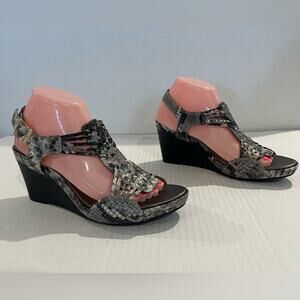 Clarks Star Gaze Wedge Heel Gray Black Snakeskin Strappy Bendable Sandals Sz 9